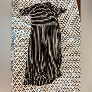 Seraphine Nursing Maternity dress. Medium. In great condition